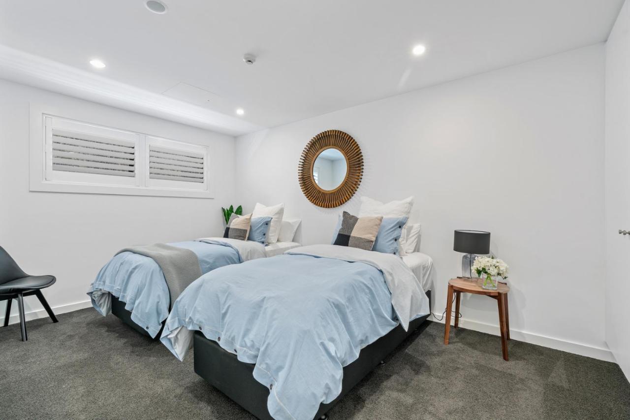 Luxurious Lakefront Penthouse Wanaka Exteriör bild