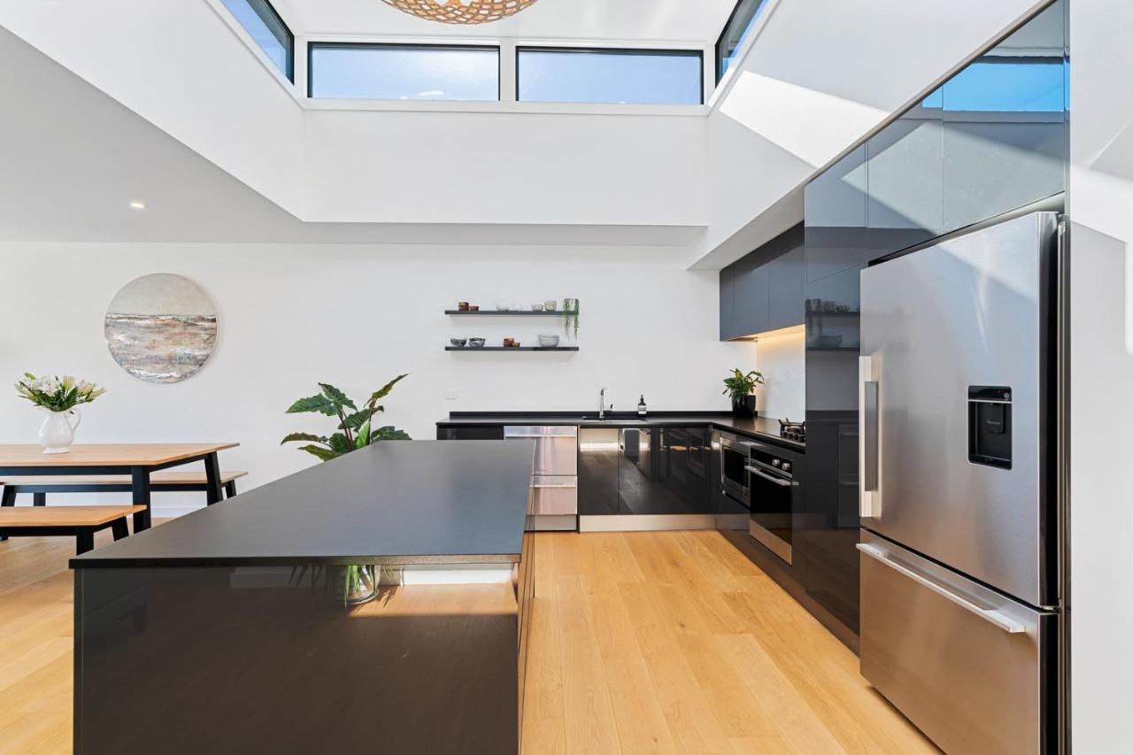 Luxurious Lakefront Penthouse Wanaka Exteriör bild