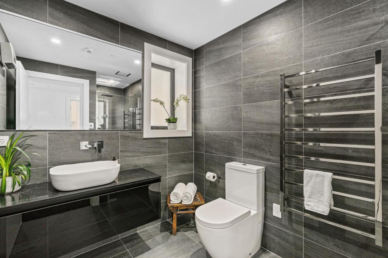 Luxurious Lakefront Penthouse Wanaka Exteriör bild