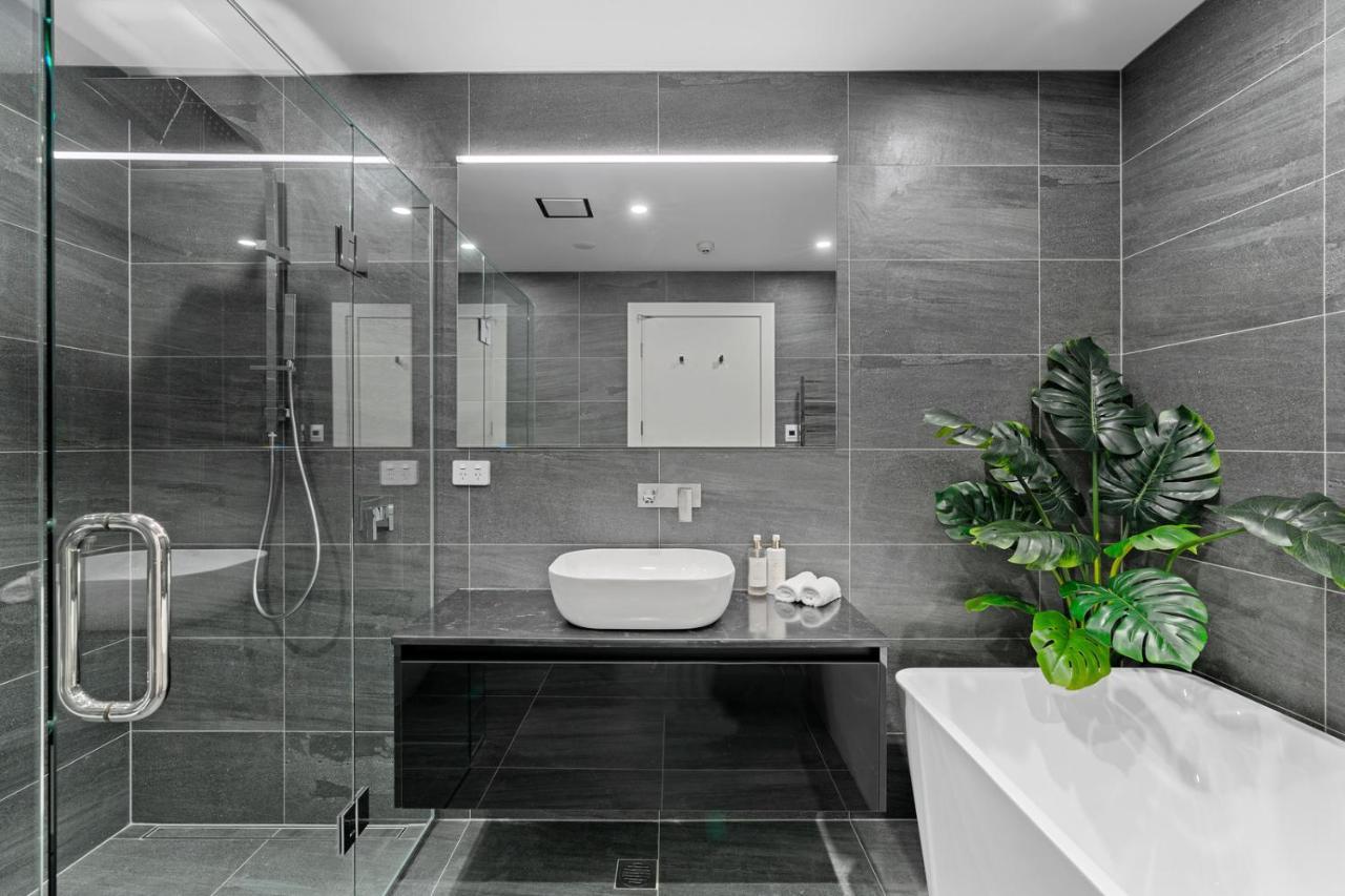 Luxurious Lakefront Penthouse Wanaka Exteriör bild