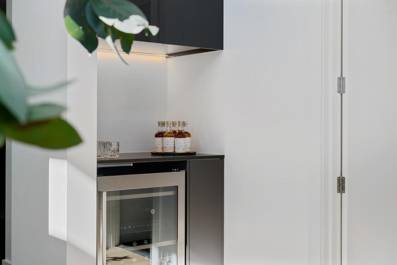 Luxurious Lakefront Penthouse Wanaka Exteriör bild