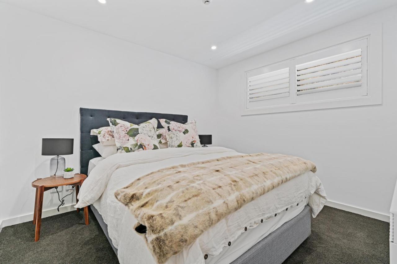 Luxurious Lakefront Penthouse Wanaka Exteriör bild