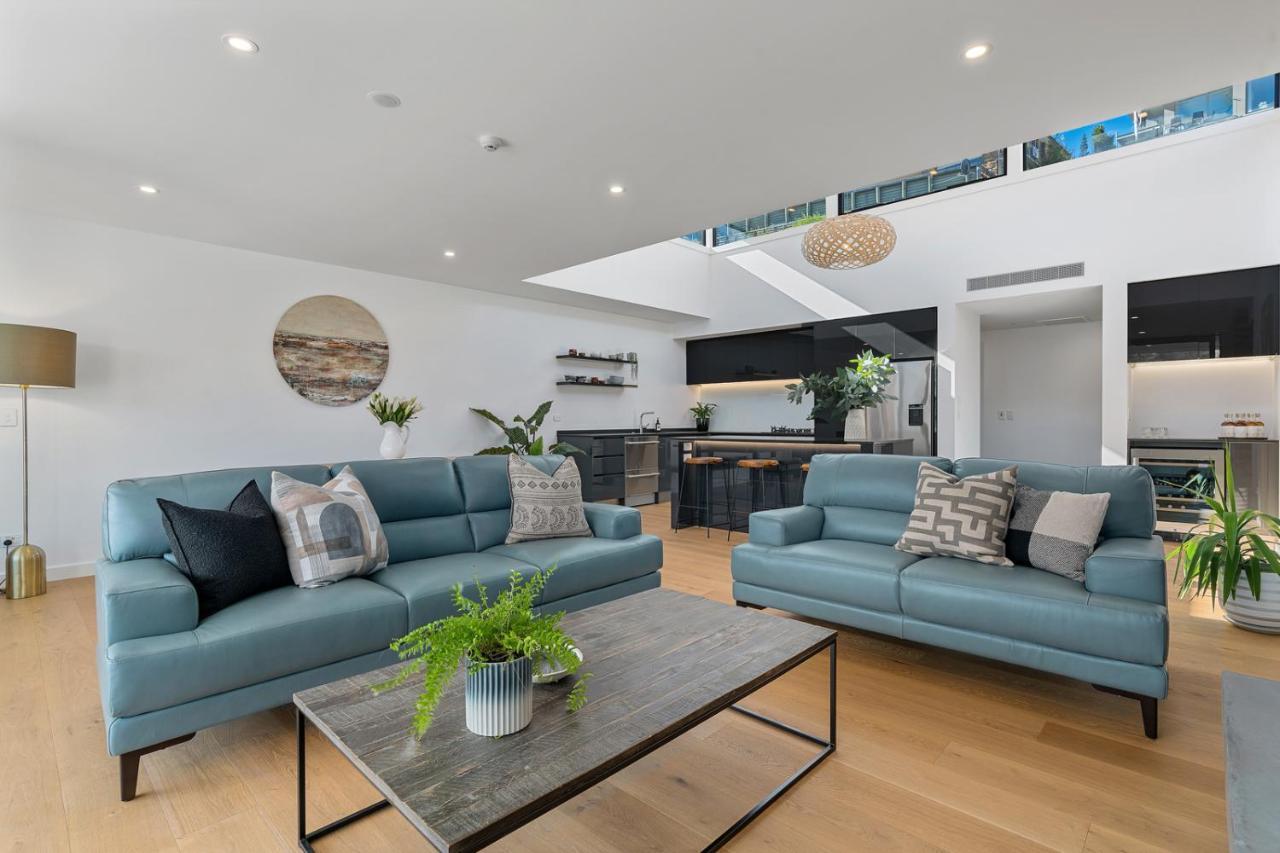 Luxurious Lakefront Penthouse Wanaka Exteriör bild