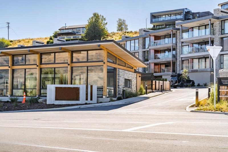 Luxurious Lakefront Penthouse Wanaka Exteriör bild